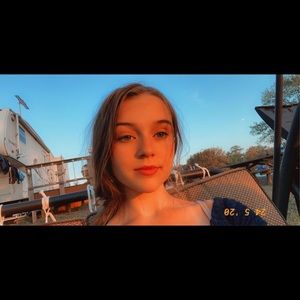 Meet your Posher, Lauren